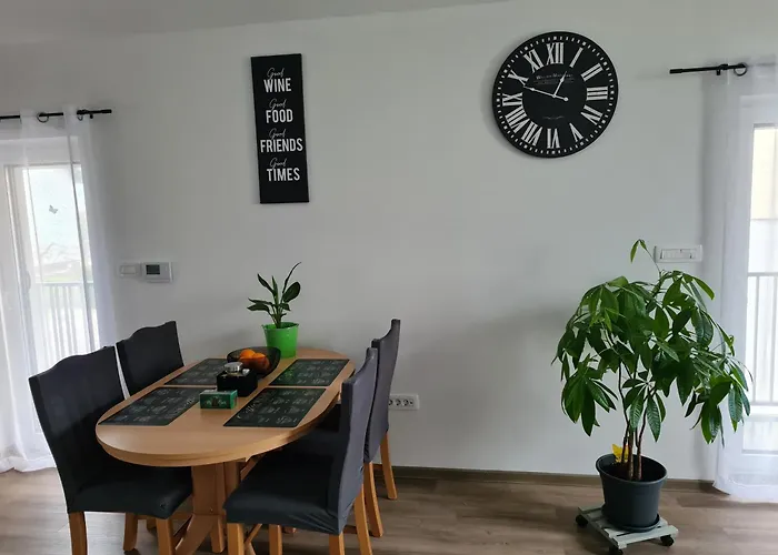 Maya-k Near Center Lejlighed