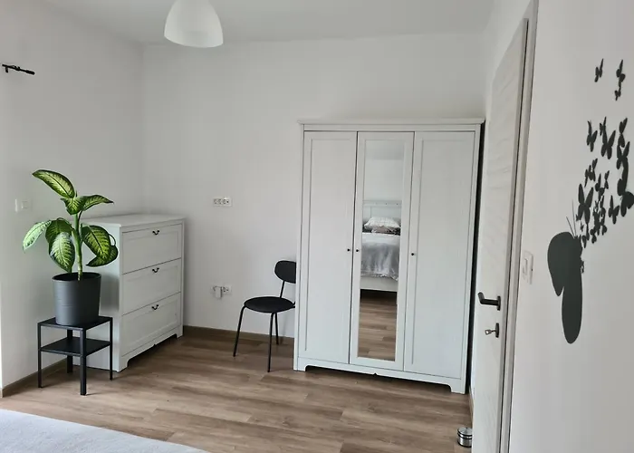 Maya-k Near Center Lejlighed